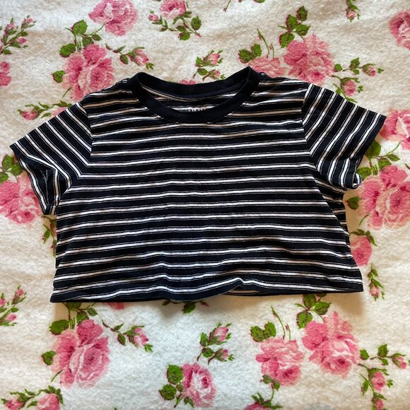 BDG black and white striped cropped grunge t shirt! - Picture 11 of 14